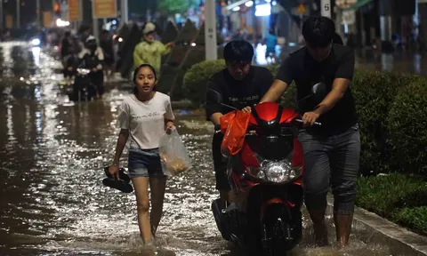 Nhiều nơi ở Nha Trang ngập do hồ thủy lợi xả nước