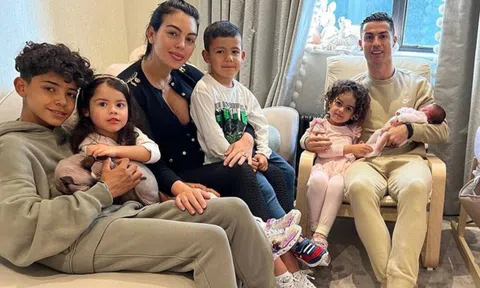 Mẹ của các con nhà Ronaldo là ai?