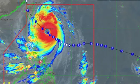 Cuồng phong Kongrey vừa tăng tốc thành siêu bão: Chuyên gia nêu điểm bất thường