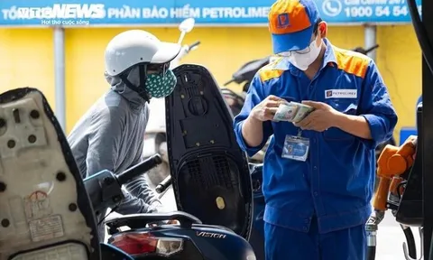Giá xăng giảm lần thứ hai trong tuần, RON95 về sát 19.000 đồng/lít
