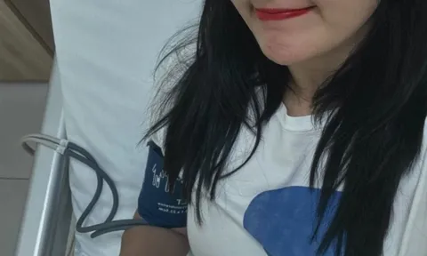 Mai Phương Thúy khó thở, nhập viện