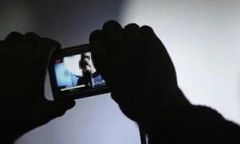 Livestream trên MXH, cô gái Hà Nội bị quay lén hình 'nhạy cảm'