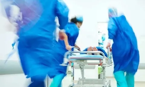Thiếu niên nhập viện vì tò mò tuổi mới lớn