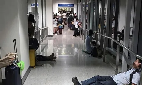 Làm rõ, xử nghiêm vụ khách 'mắc kẹt' ở sân bay Tân Sơn Nhất giữa đêm