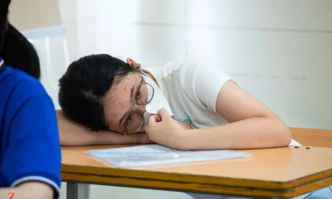 Hơn 7.300 thí sinh bỏ thi Toán, thêm 5 em bị đình chỉ