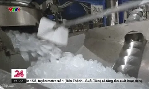 Sự thật gây sốc đằng sau những chuyến xe chở đá lạnh vào quán giải khát: Quy trình sản xuất lạnh gáy!