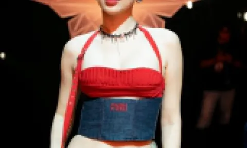Tóc Tiên gây tranh luận