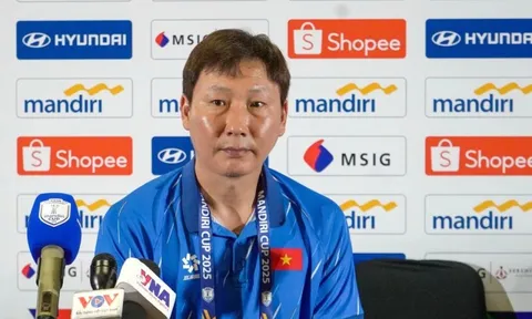 HLV Kim Sang-sik: ‘Thái Lan và Indonesia là ứng viên vô địch’
