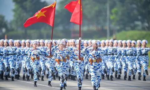 Các nữ chiến sĩ đẹp rạng rỡ tại tổng hợp luyện diễu binh 2/9