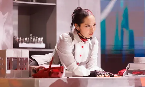 Nghịch lý tại Em xinh 'say hi'
