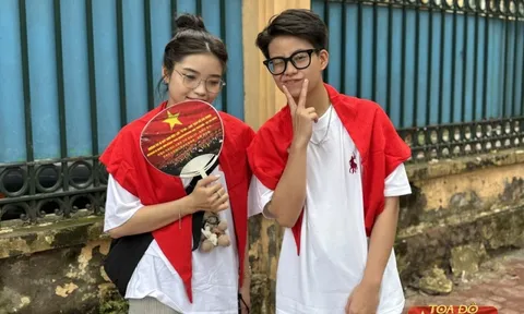 Người trẻ Hà Nội 'camp rào' từ sáng sớm chờ xem hợp luyện diễu binh