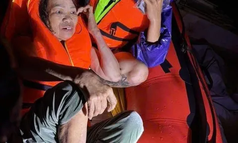 Mưa lũ ở Huế: Những hình ảnh chưa từng thấy