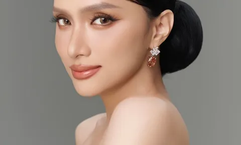 Hương Giang tung ảnh sẵn sàng cho Miss Universe 2025, visual cực gắt hứa hẹn bùng nổ tại đấu trường quốc tế