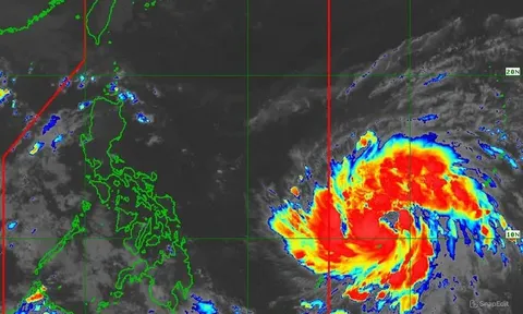 Siêu bão Phượng Hoàng có thể đạt mức 'cực đại' khi vào tới đất liền