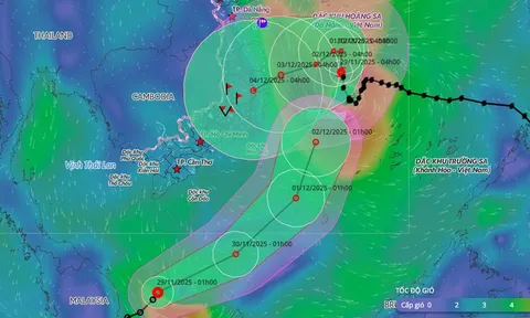 Bão số 15 giật cấp 13 di chuyển chậm trên Biển Đông, áp thấp nhiệt đới lạ thường có vào Nam Bộ?