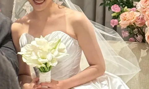 Đám cưới Eunjung: Cô dâu rơi nước mắt vì người mẹ quá cố, T-ara tái hợp làm fan phát sốt