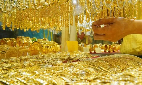 Tin tài chính hôm nay 30/1: Vàng lao dốc kỷ lục, USD và euro đồng loạt hạ nhiệt