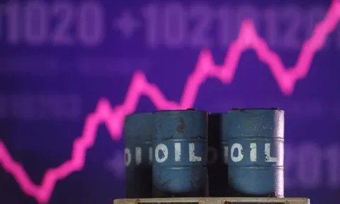 Giá dầu thô tăng dựng đứng