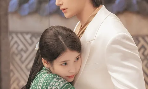 IU sánh đôi bên nam thần mới: nhan sắc gây sốt toàn cõi mạng