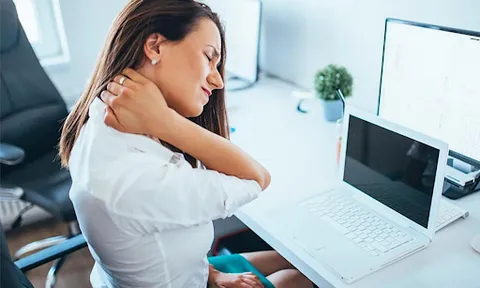 “Chìa khóa” giúp dân văn phòng đánh bay đau mỏi vai gáy và thắt lưng