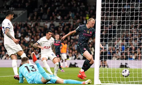 Man City phá dớp Tottenham: Cúp Ngoại hạng Anh dần nhuộm xanh!