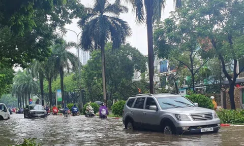 75 tuyến phố Hà Nội có nguy cơ ngập do mưa lớn chiều nay