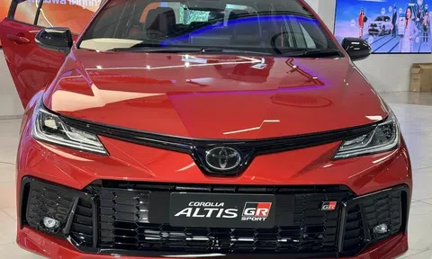 Cận cảnh Toyota Corolla Altis GR Sport 2025