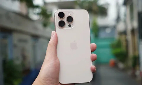 Giá iPhone 16 Pro Max tiếp tục giảm