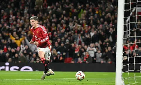 Hojlund tỏa sáng, Man Utd thắng trận đầu tiên dưới thời Amorim