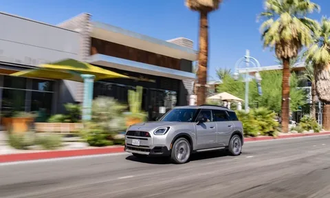 MINI Countryman thế hệ mới ra mắt khách Việt, chưa chốt giá bán