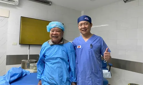 Bác sĩ Trần Thế Hưng và hành trình 'đưa ánh sáng trở về' suốt ba thập kỷ