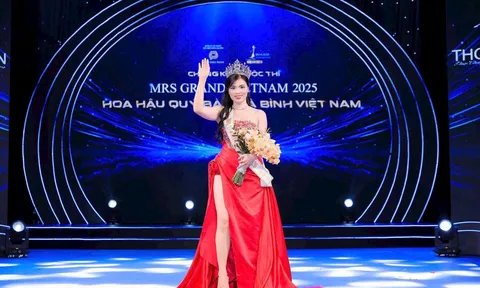 Người đẹp Nguyễn Thị Thưa đăng quang Hoa hậu Quý bà Hòa bình Việt Nam 2025
