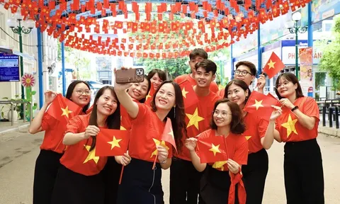 Công viên nước Hồ Tây: Hàng loạt chương trình nghệ thuật, trò chơi, hấp dẫn cùng nhiều ưu đãi đặc biệt