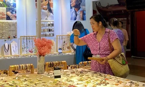 Khai mạc Hội chợ quốc tế quà tặng hàng thủ công mỹ nghệ Hà Nội 2025