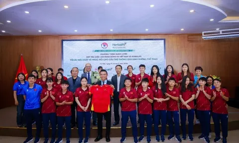 Đào tạo dinh dưỡng thể thao cho huấn luyện viên và cầu thủ Việt Nam