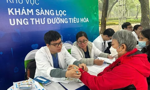 Hơn 3.000 người dân Hà Nội được khám sức khỏe miễn phí