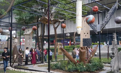 Ra mắt không gian sắp đặt từ xác máy bay và vỏ bom tại Bảo tàng Hà Nội