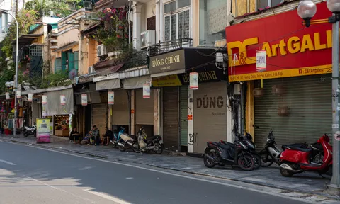 Cảnh hiếm thấy ở phố cổ Hà Nội