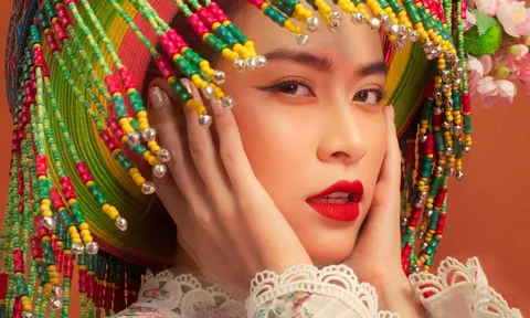 'Những viên gạch lót nền' của Hoàng Thùy Linh
