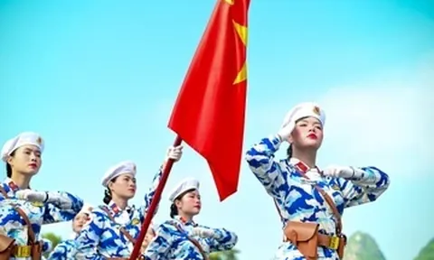 Các nữ chiến sĩ đẹp rạng rỡ tại tổng hợp luyện diễu binh 2/9