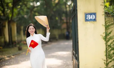 “Giảng viên gen Z” lan tỏa niềm tự hào dân tộc qua tà áo dài truyền thống