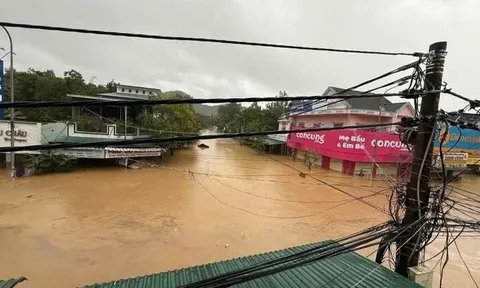 Lũ các sông ở Quảng Ngãi đang lên nhanh, nhiều nơi bằng đỉnh lũ lịch sử năm 1999