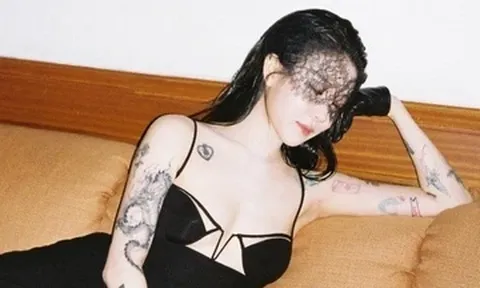 Nữ ca sĩ bị ghét bỏ vì mặc đồ hở hang