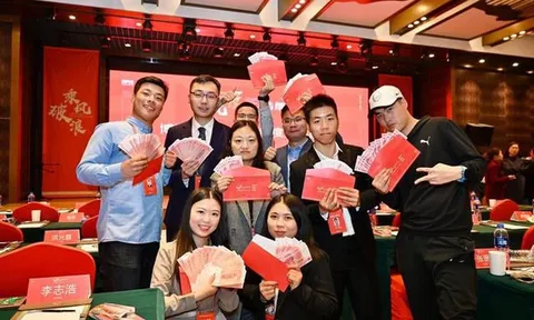 Giúp công ty ký được hợp đồng 36 tỷ đồng nhưng thưởng Tết chỉ bằng một nửa đồng nghiệp: Đầu năm nhận tin nhắn của sếp, tôi ngỡ ngàng