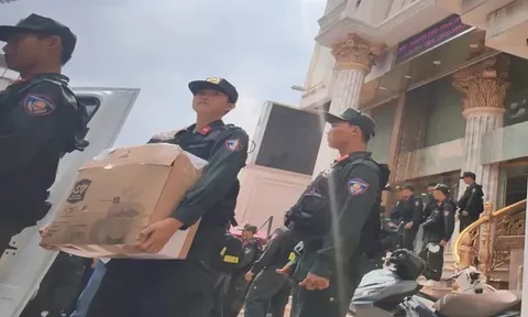 Cảnh sát thu giữ nhiều thùng tài liệu sau khi khám xét hệ thống thẩm mỹ viện Mailisa