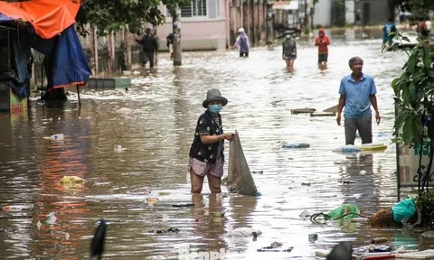 Mưa lũ làm 85 người chết & mất tích, người dân cần thuốc men, hoá chất