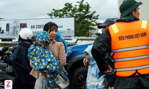 Người vùng lũ: 'Khẩn thiết cần thuốc men, chăn ấm'