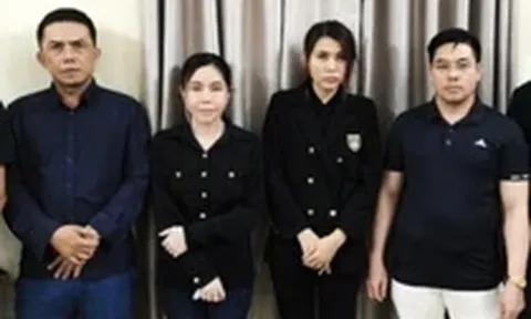 Cựu tiếp viên hàng không môi giới mại dâm bằng ký hiệu lạ