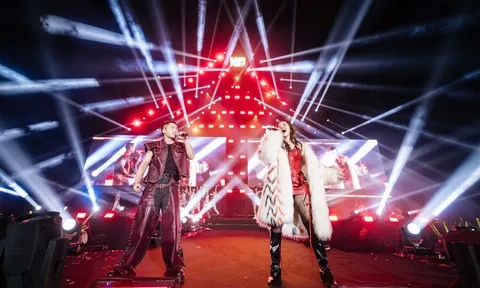 Dân văn phòng đổ tiền, đổ công biến tiệc tất niên thành concert