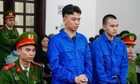 'Tổng tài' ra lệnh đàn em: Mày ra kia tát cho thằng nhân viên mấy phát